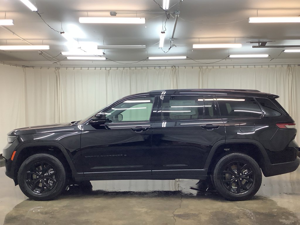 New 2025 Jeep Grand Cherokee L Altitude image 10