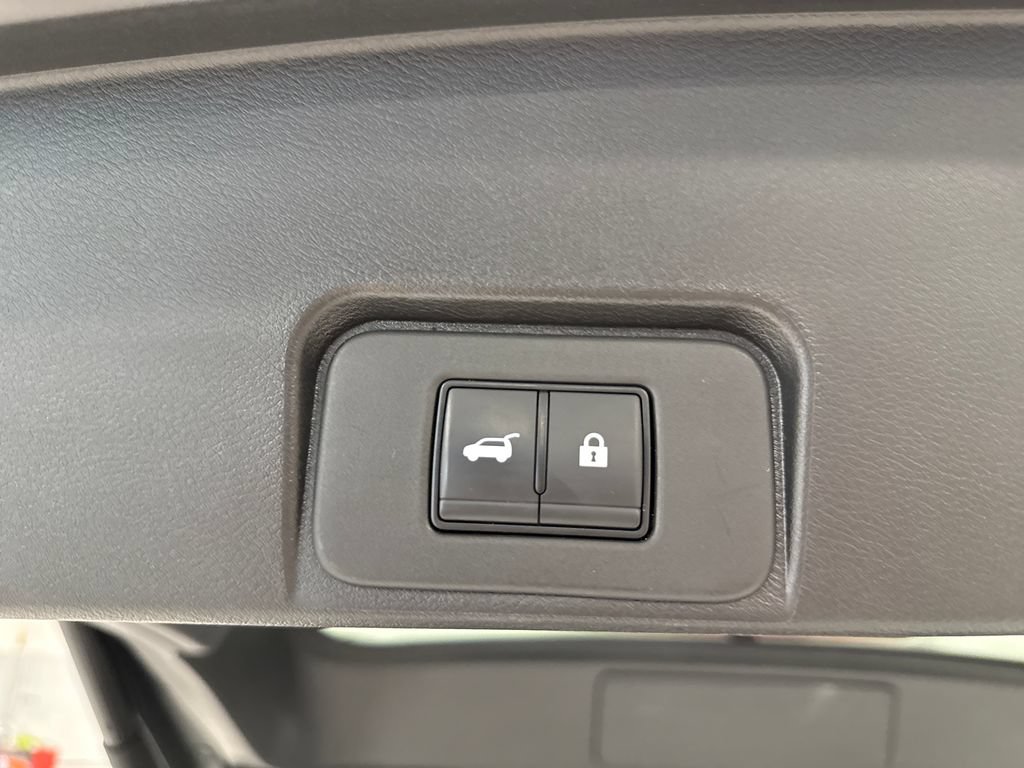 Used 2024 Nissan Rogue SV AWD/4WD image 39