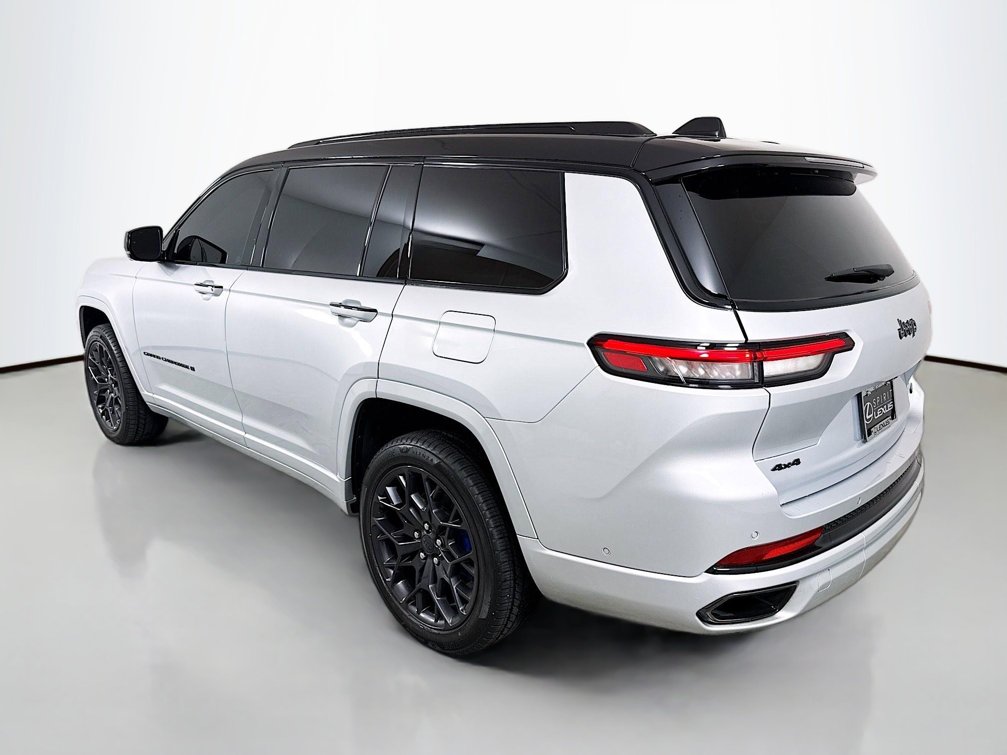 Used 2024 Jeep Grand Cherokee L Summit w/ High Altitude Package image 5