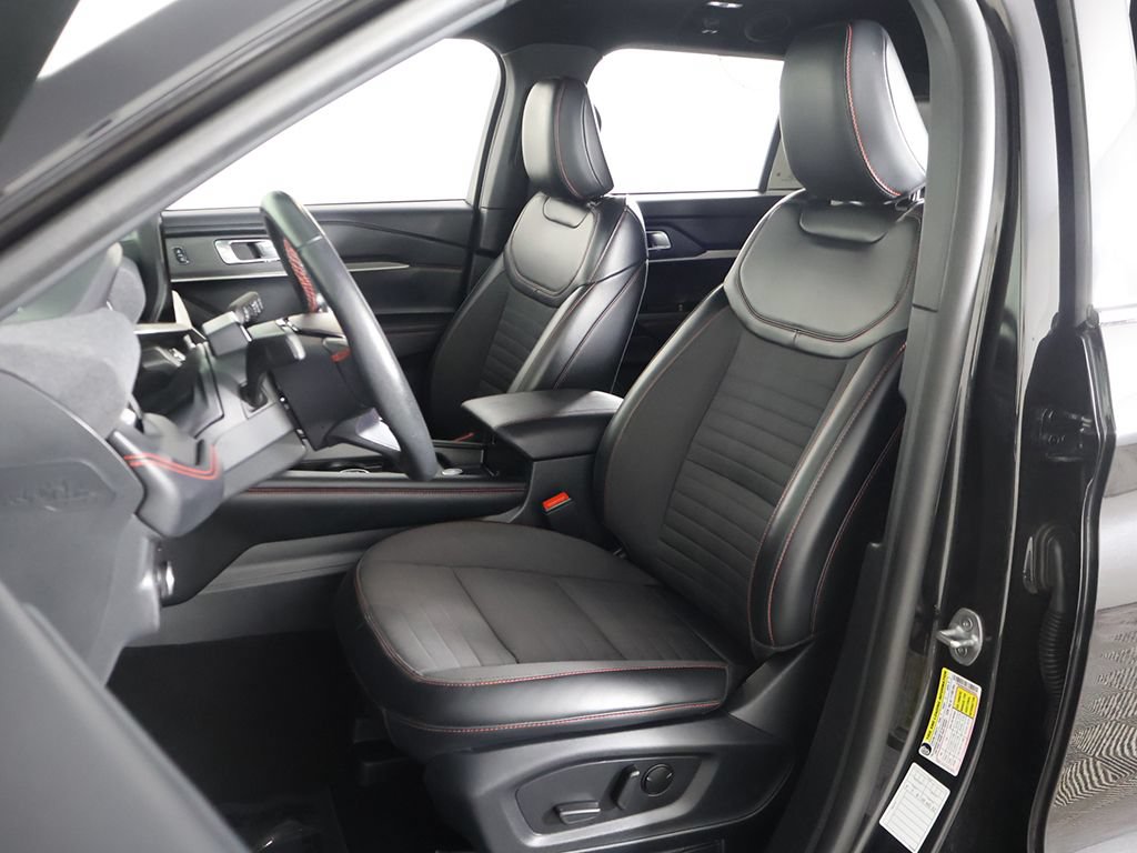 Used 2025 Ford Explorer ST-Line w/ ST-Line Street Pack AWD/4WD image 29