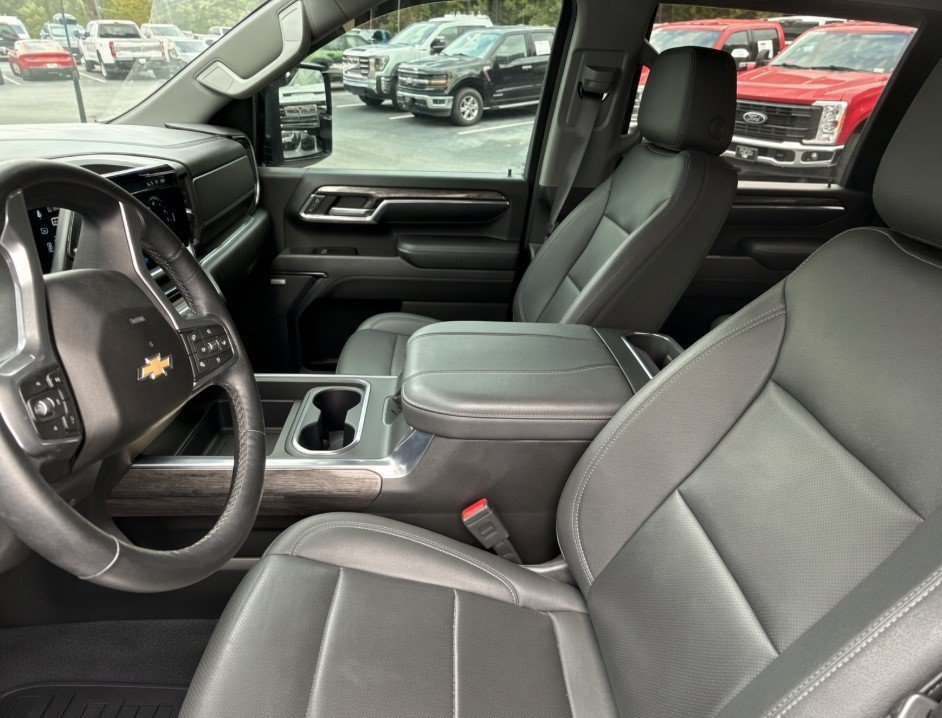 Used 2024 Chevrolet Silverado 3500 LTZ w/ LTZ Convenience Package AWD/4WD image 9