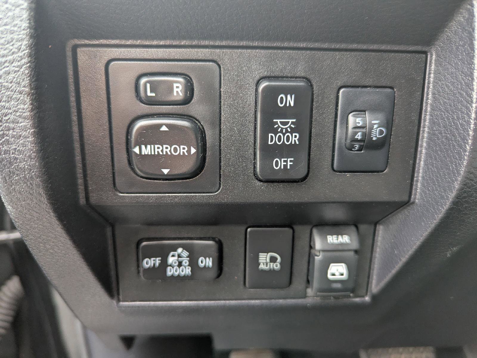 Used 2018 Toyota Tundra Limited image 26