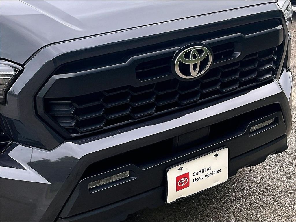Used 2024 Toyota Tacoma TRD Off-Road AWD/4WD image 31