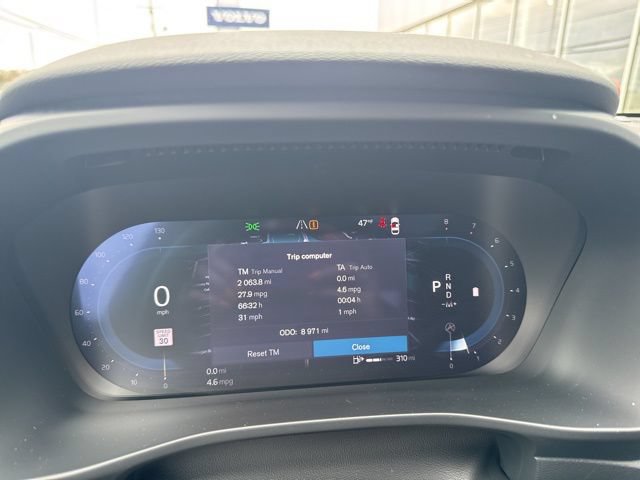 Certified 2025 Volvo XC40 B5 Plus AWD/4WD image 17