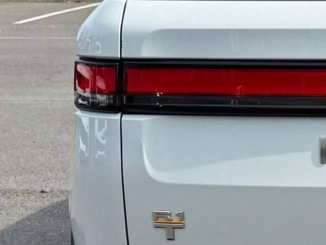 Used 2022 Rivian R1T Adventure image 18