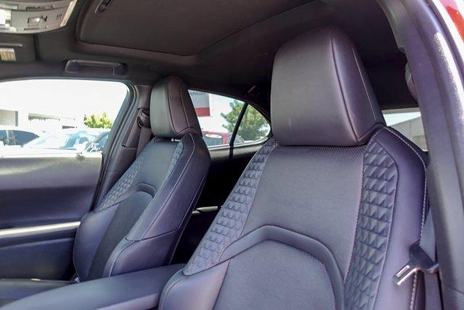 Used 2019 Lexus UX 200 w/ Premium Package FWD image 12