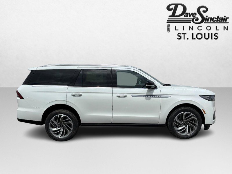 New 2026 Lincoln Navigator Reserve AWD/4WD image 2