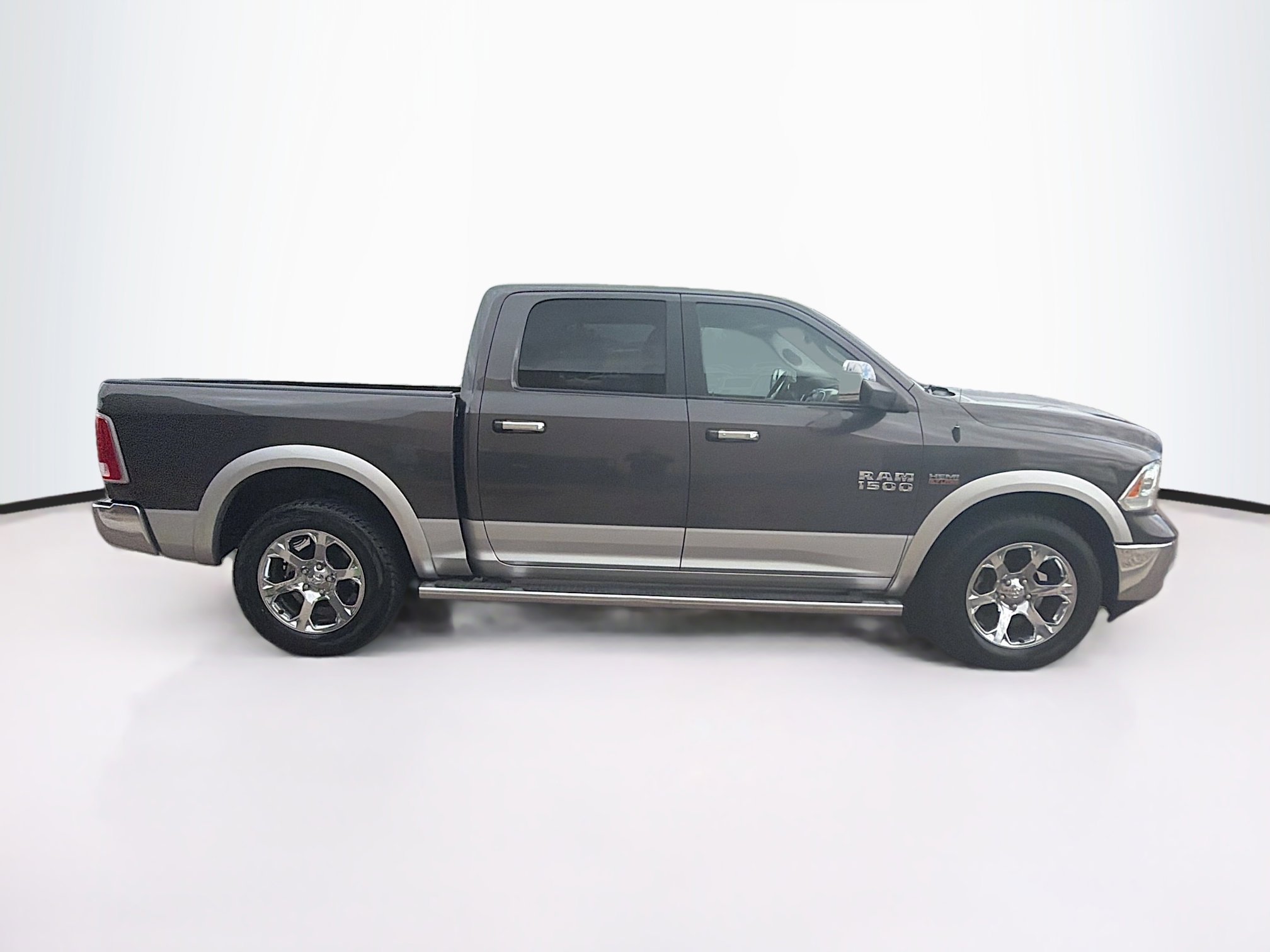 Used 2018 RAM 1500 Laramie w/ Convenience Group AWD/4WD image 10