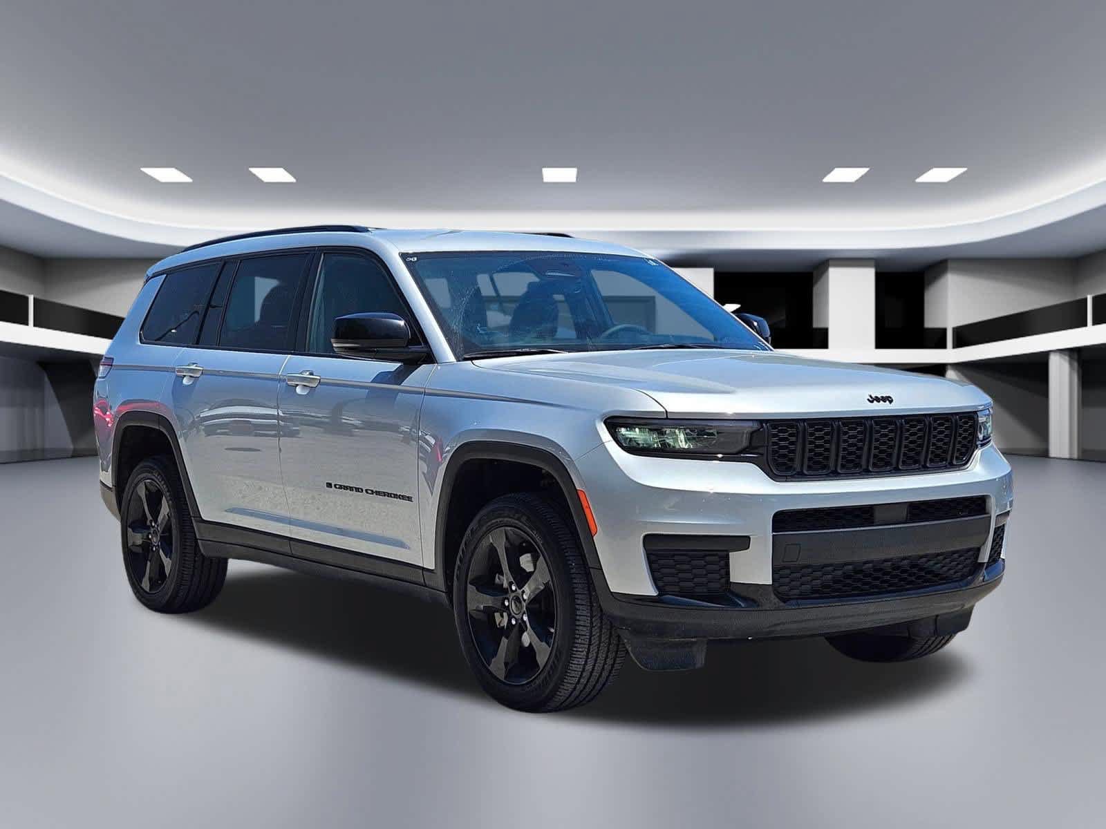 Used 2025 Jeep Grand Cherokee L Laredo AWD/4WD image 8