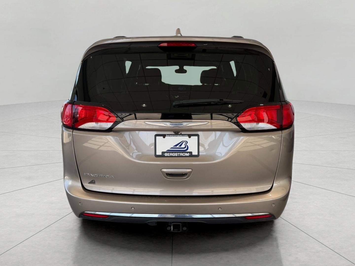 Used 2017 Chrysler Pacifica Touring Plus image 10