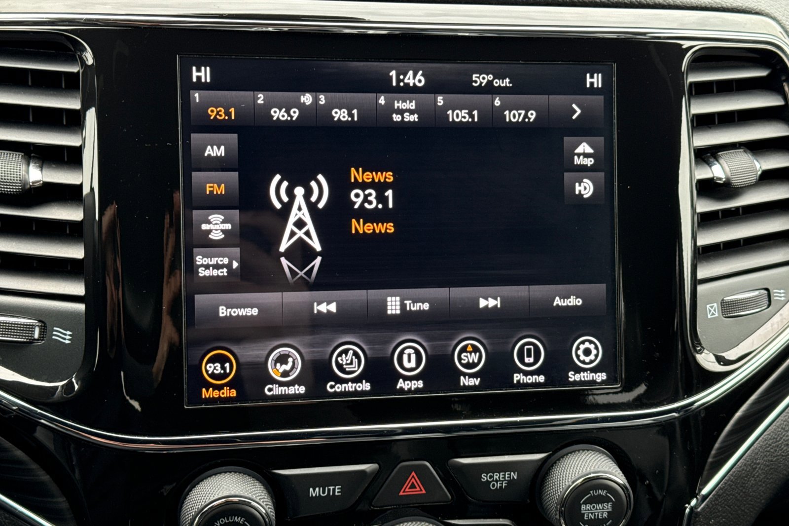 Used 2021 Jeep Grand Cherokee Limited w/ Trailer Tow Group IV image 24