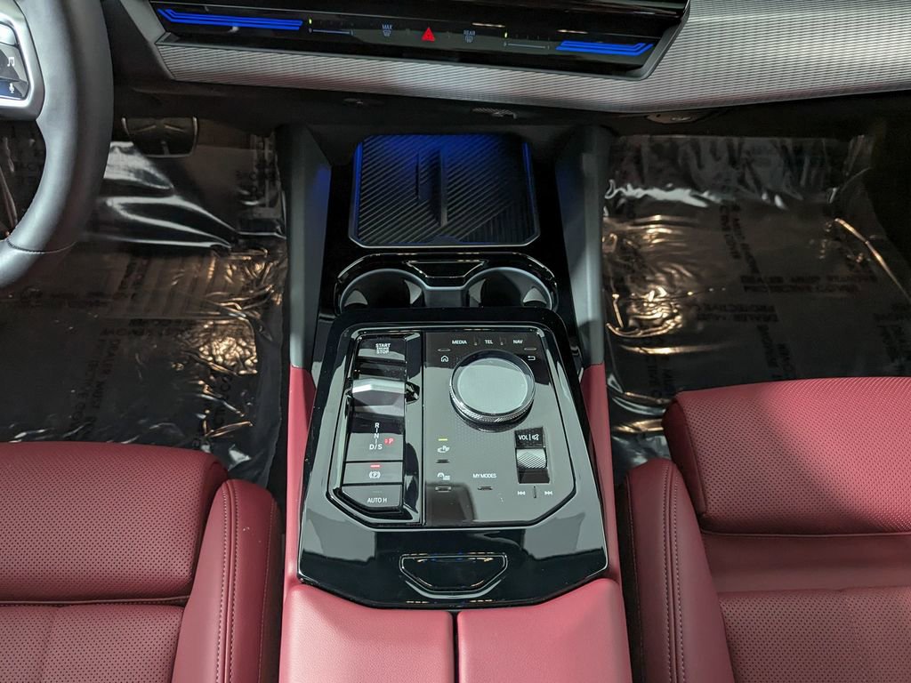 Used 2025 BMW 530i xDrive w/ M Sport Package image 32