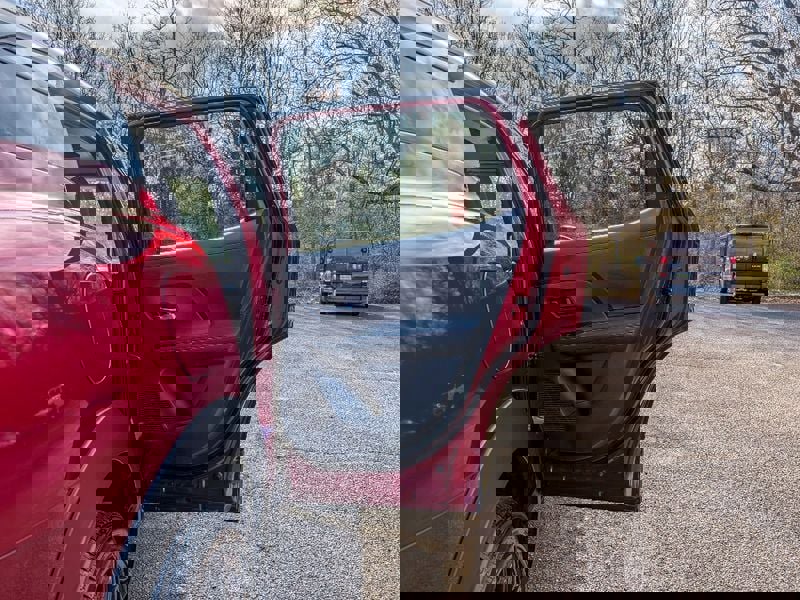 Used 2025 Nissan Kicks SR w/ SR Premium Package image 12