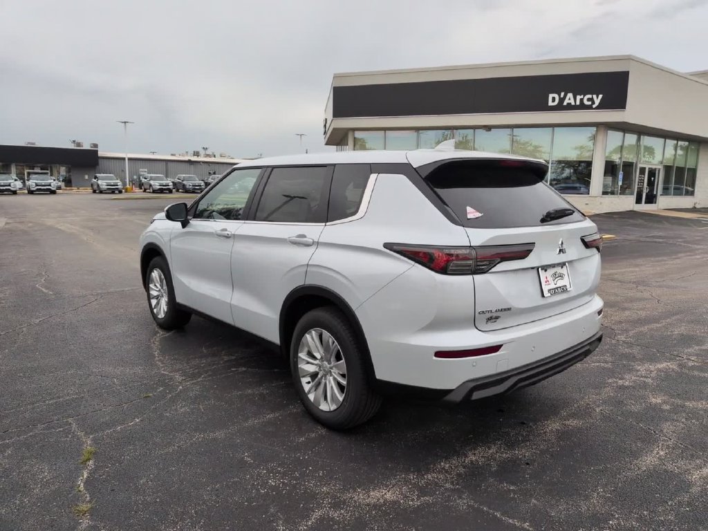 New 2026 Mitsubishi Outlander ES AWD/4WD image 11