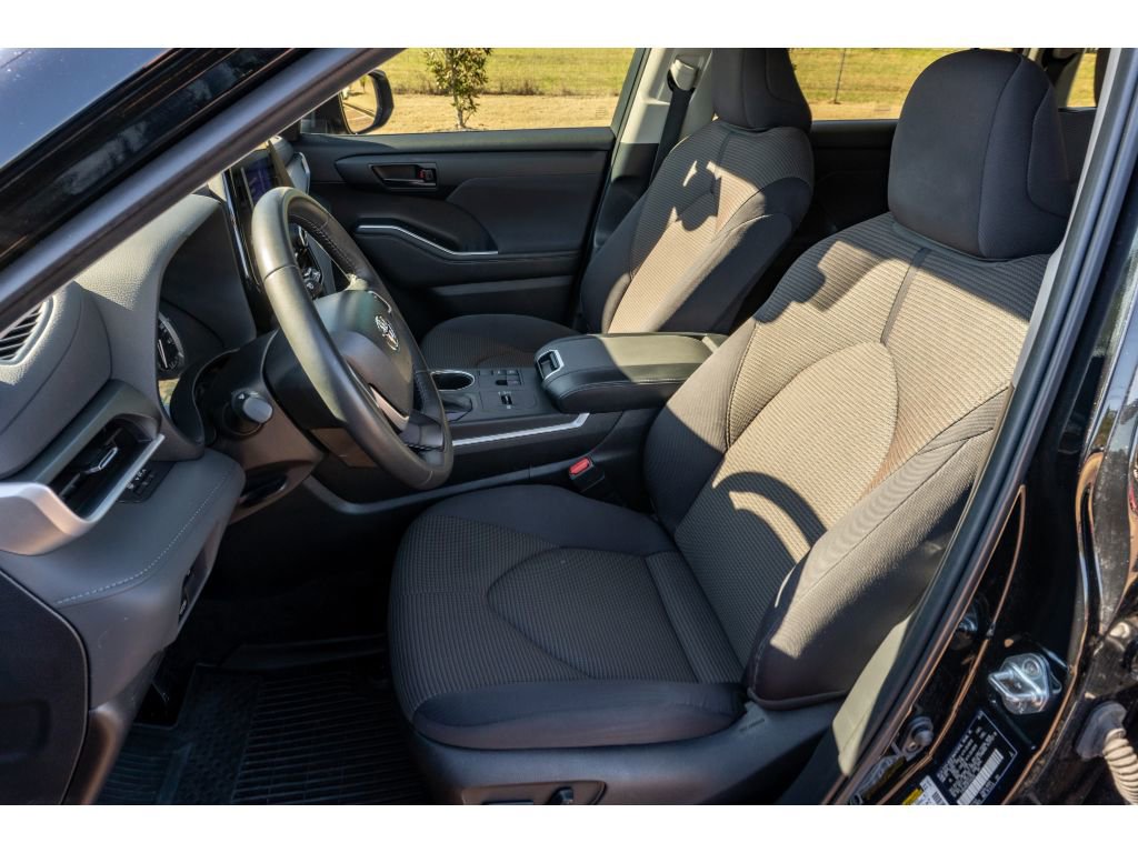 Used 2023 Toyota Highlander LE image 10