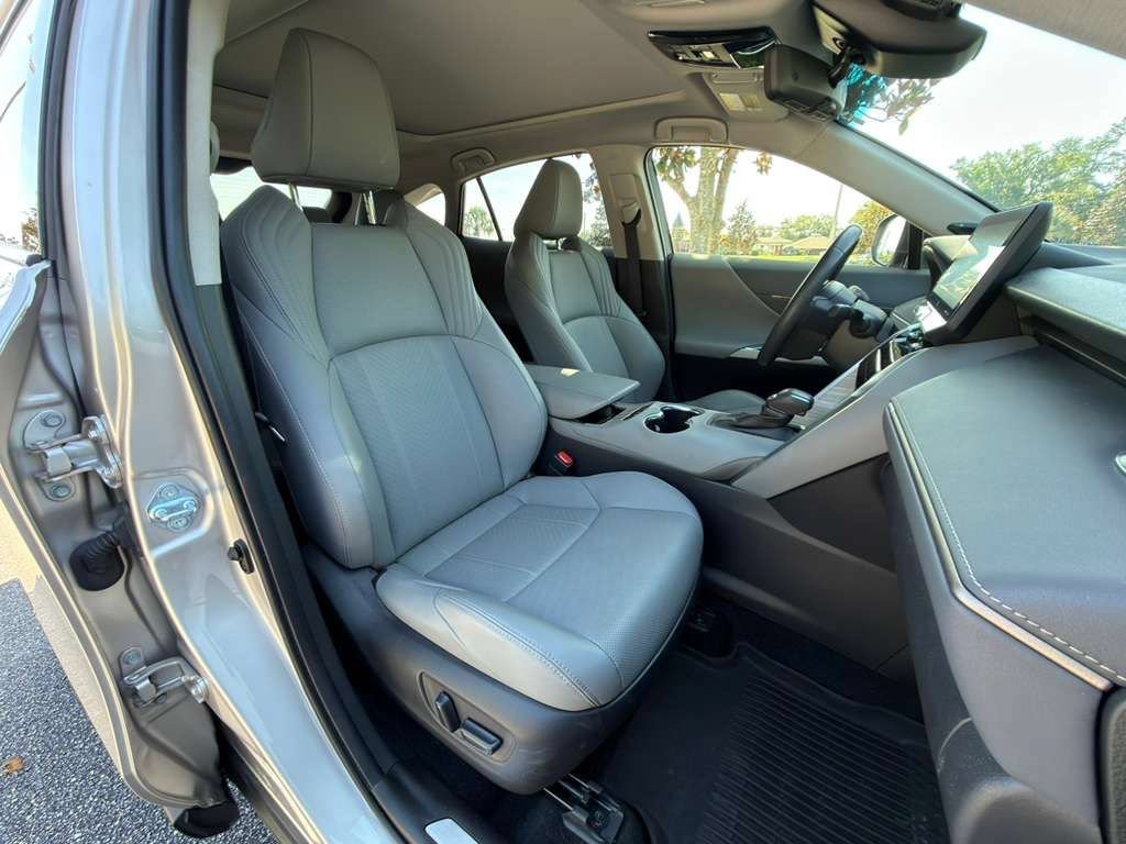 Used 2022 Toyota Venza Limited w/ Advanced Technology Package AWD/4WD image 25