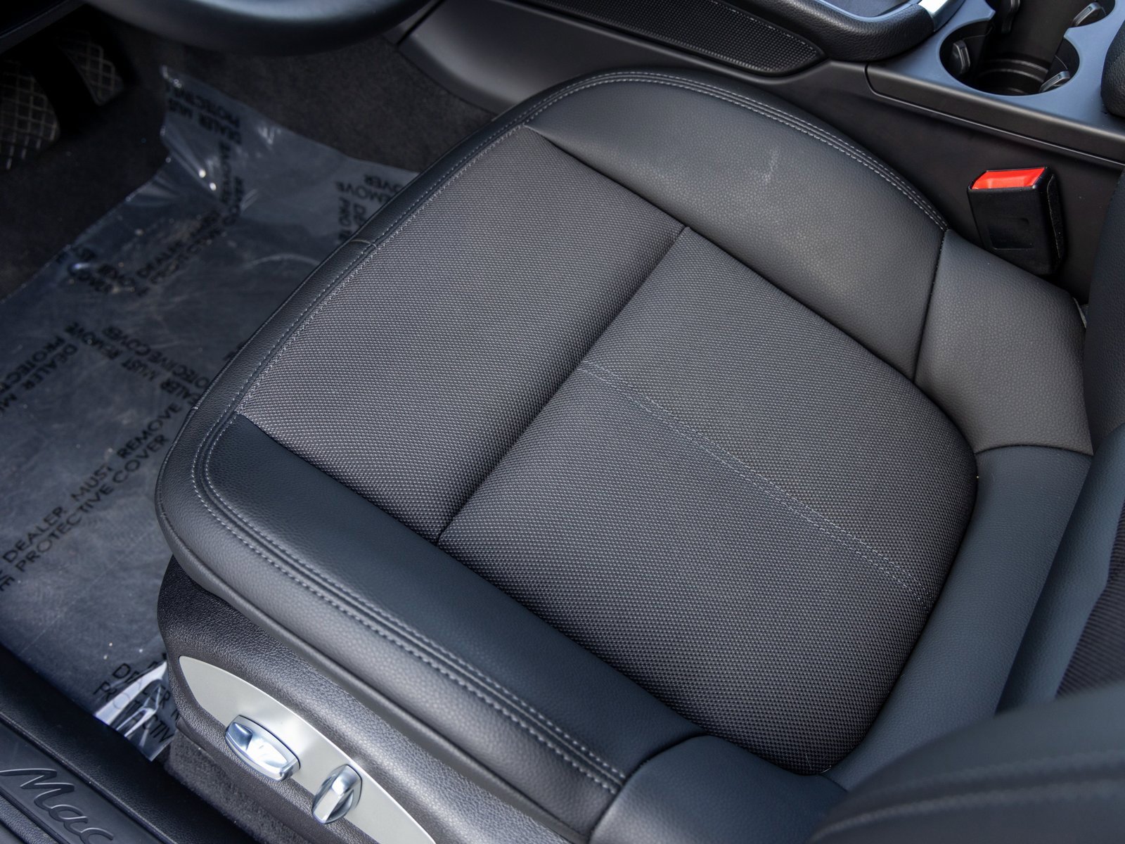 Certified 2025 Porsche Macan image 26