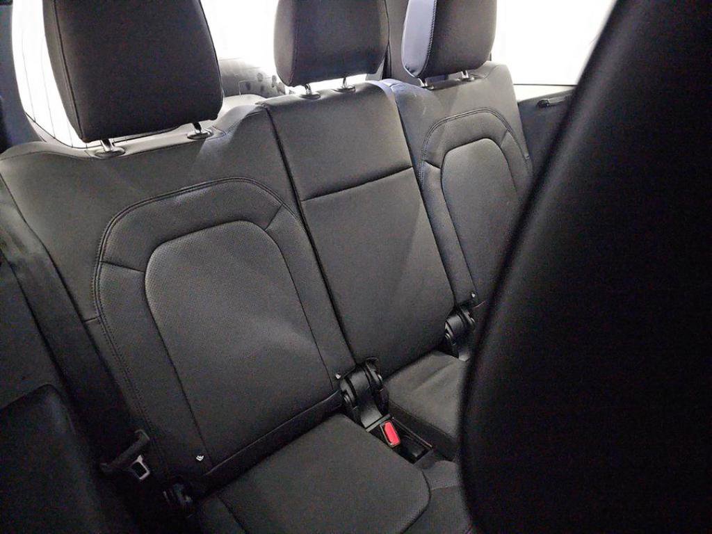 Used 2025 Land Rover Defender 130 S image 8