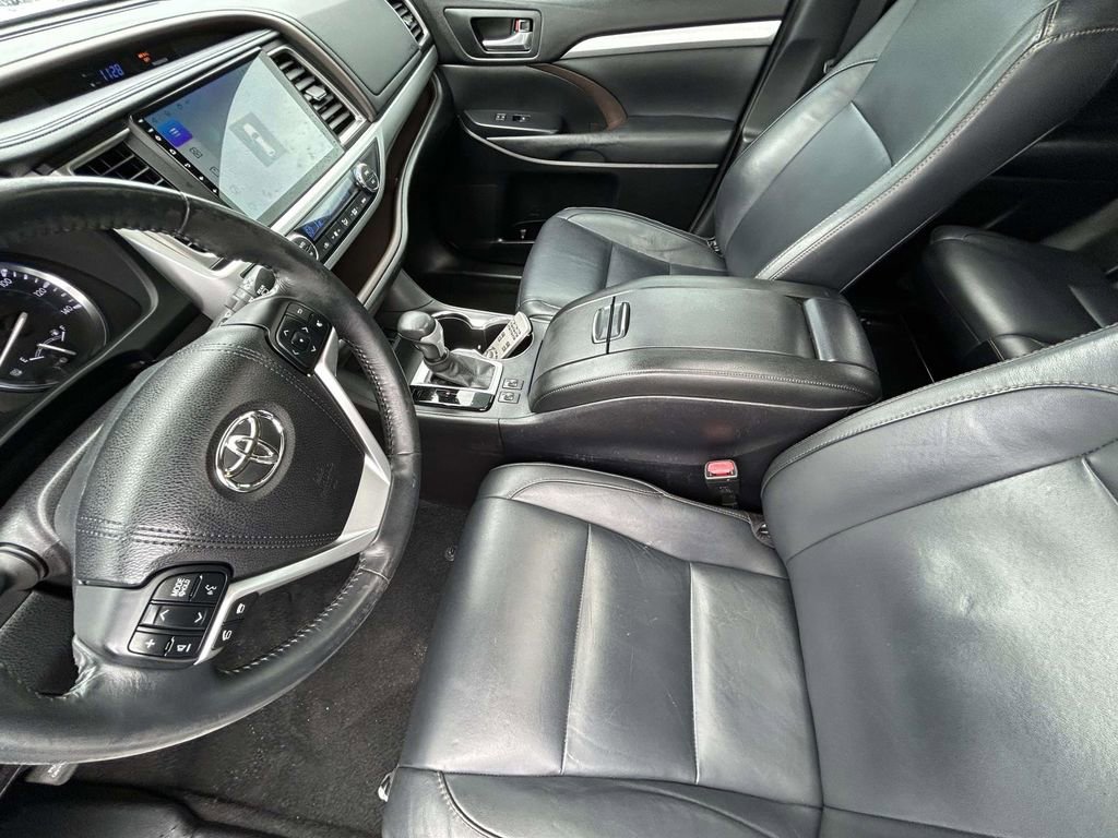 Used 2015 Toyota Highlander XLE image 10