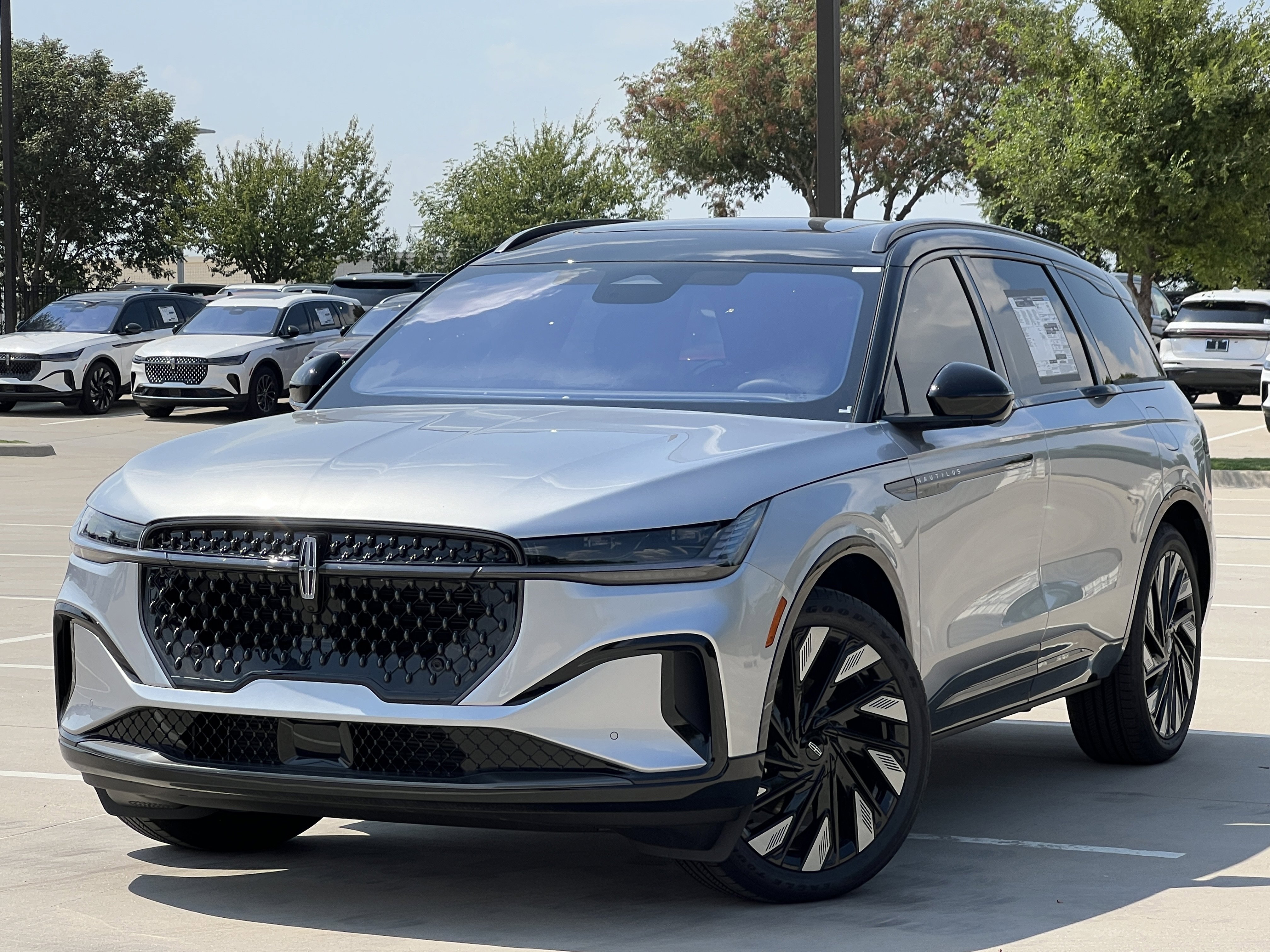 New 2025 Lincoln Nautilus Reserve w/ Jet Appearance Package image 2