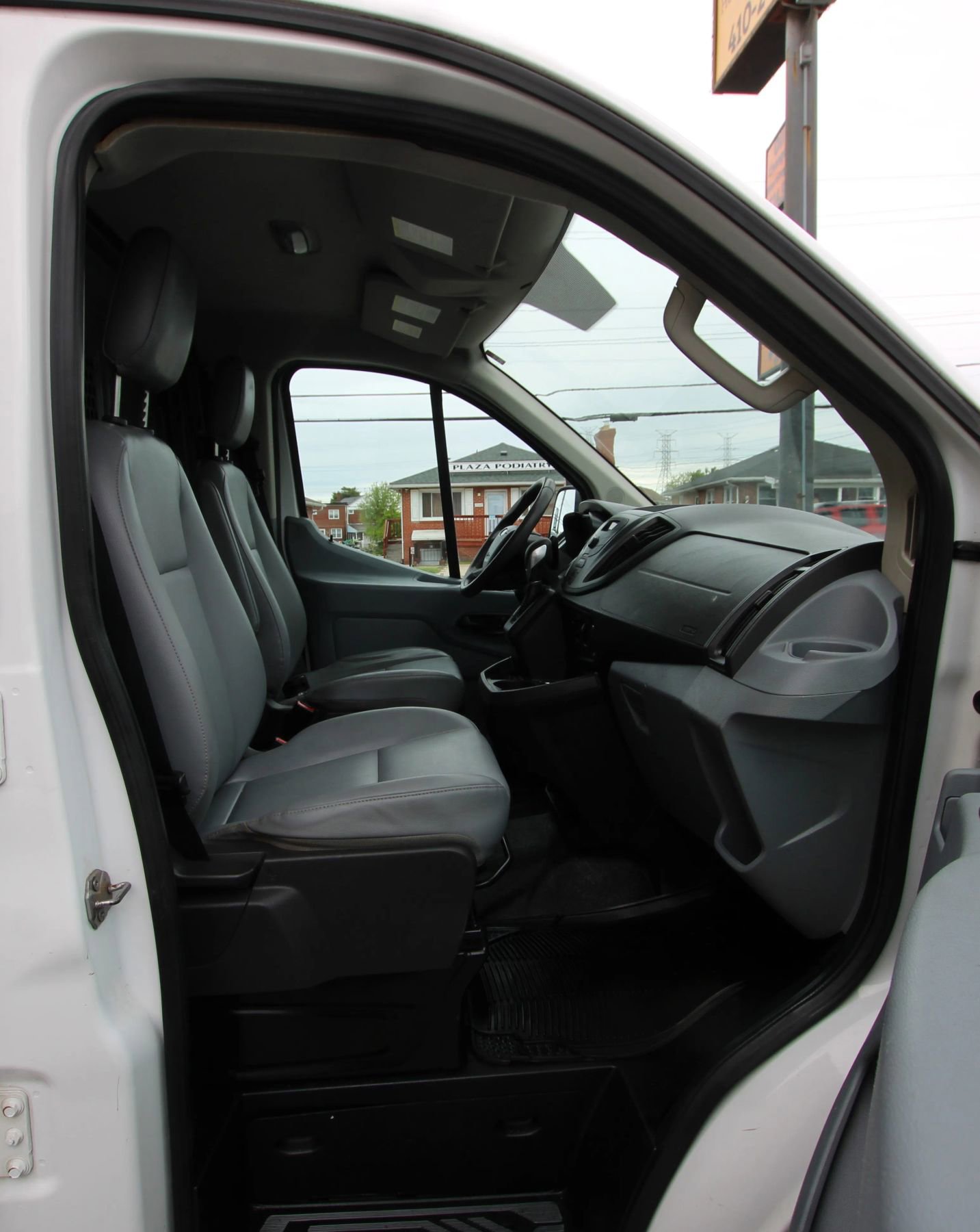 Used 2015 Ford Transit 150 130 Low Roof w/ Exterior Upgrade Package RWD image 10