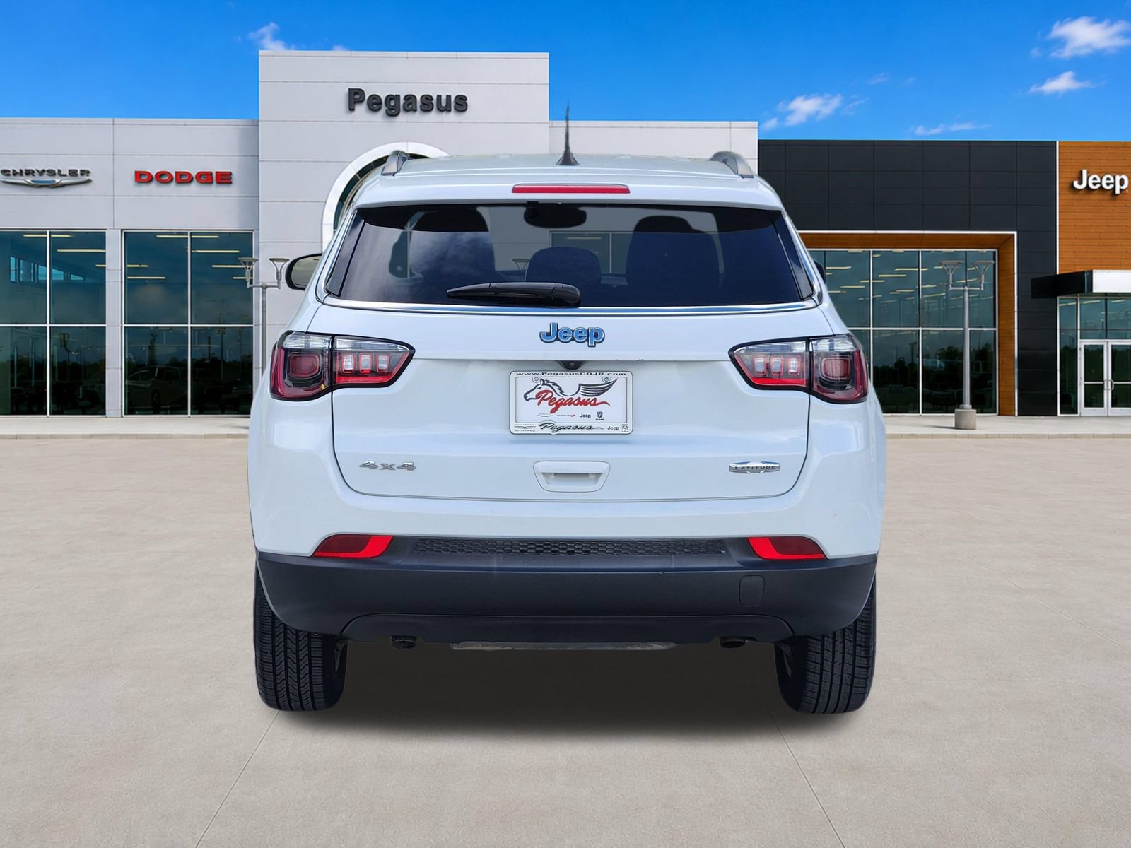 Used 2024 Jeep Compass Latitude AWD/4WD image 7