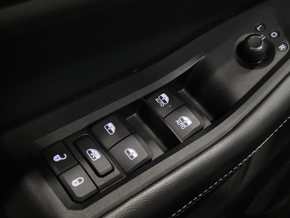 Used 2023 Jeep Grand Cherokee L Laredo image 27