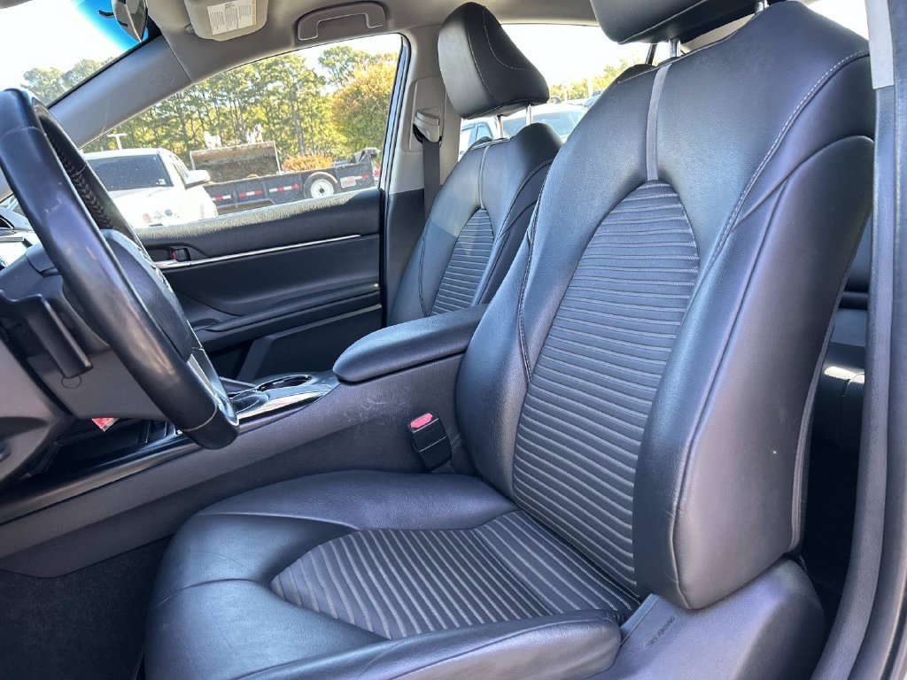 Used 2018 Toyota Camry SE FWD image 19