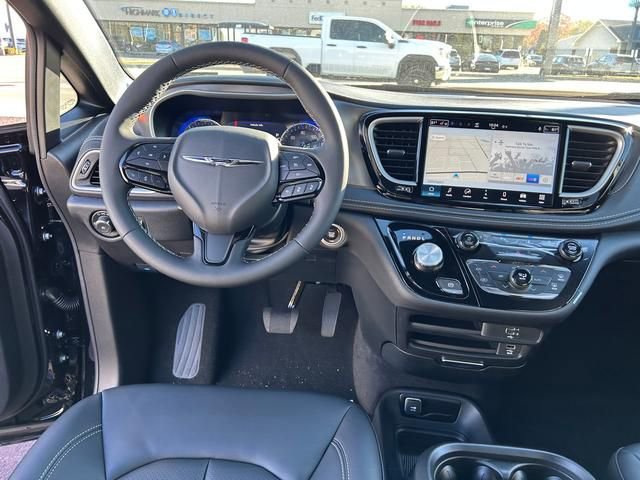 New 2026 Chrysler Pacifica Select image 16