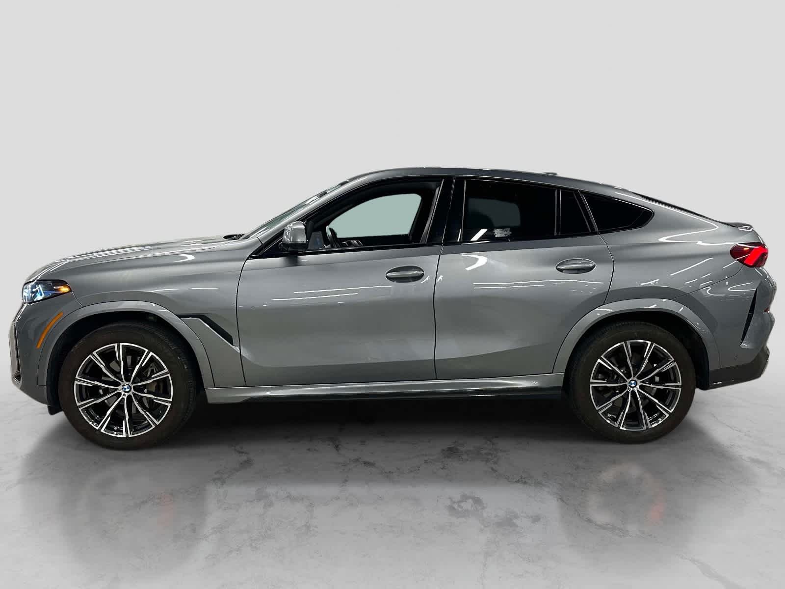 Used 2025 BMW X6 xDrive40i AWD/4WD image 2