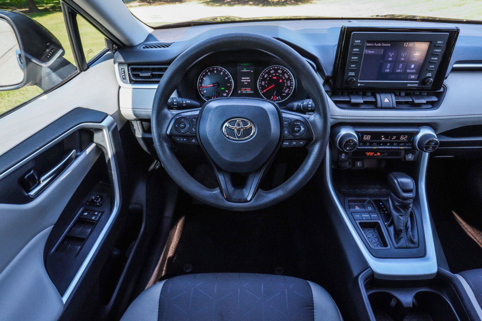 Used 2021 Toyota RAV4 XLE FWD image 25