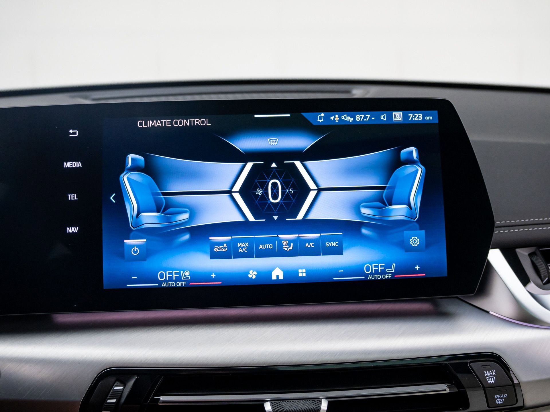 New 2026 BMW X1 xDrive28i AWD/4WD image 25