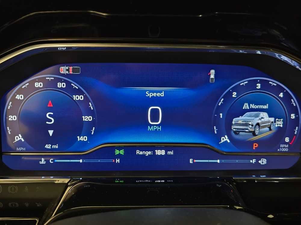 New 2025 Chevrolet Silverado 1500 LT w/ Z71 Off-Road Package image 9