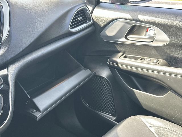 Used 2019 Chrysler Pacifica Touring-L Plus w/ S Appearance Package FWD image 32