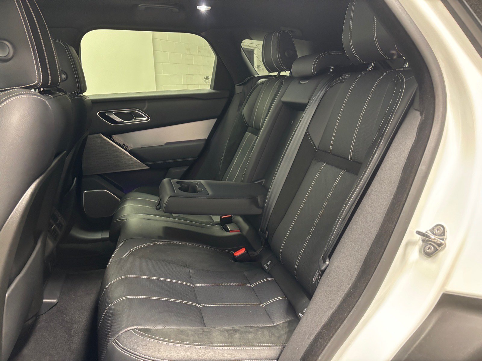 Used 2019 Land Rover Range Rover Velar R-Dynamic SE AWD/4WD image 26