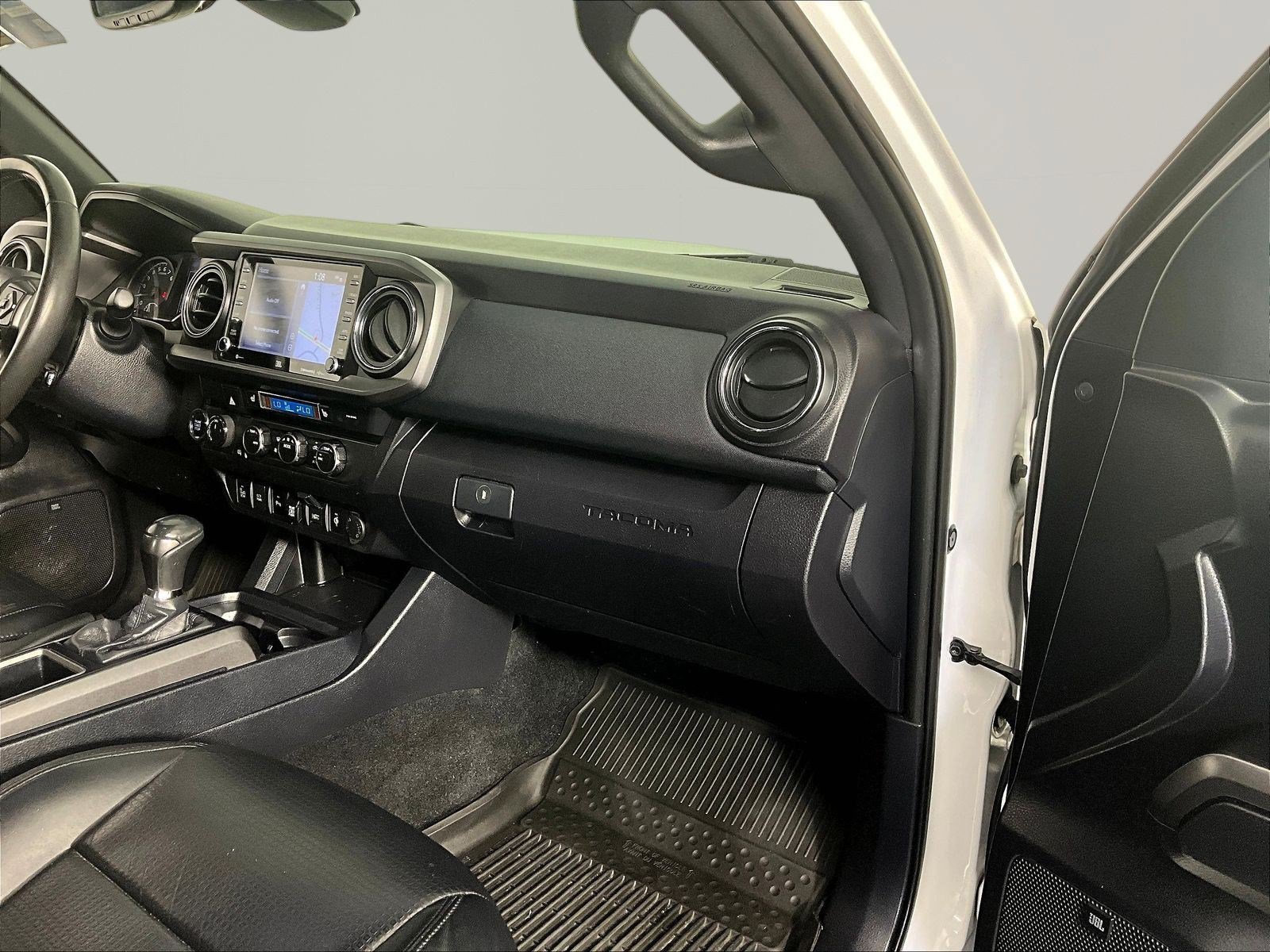Used 2020 Toyota Tacoma TRD Off-Road w/ TRD Premium Off Road Package AWD/4WD image 27
