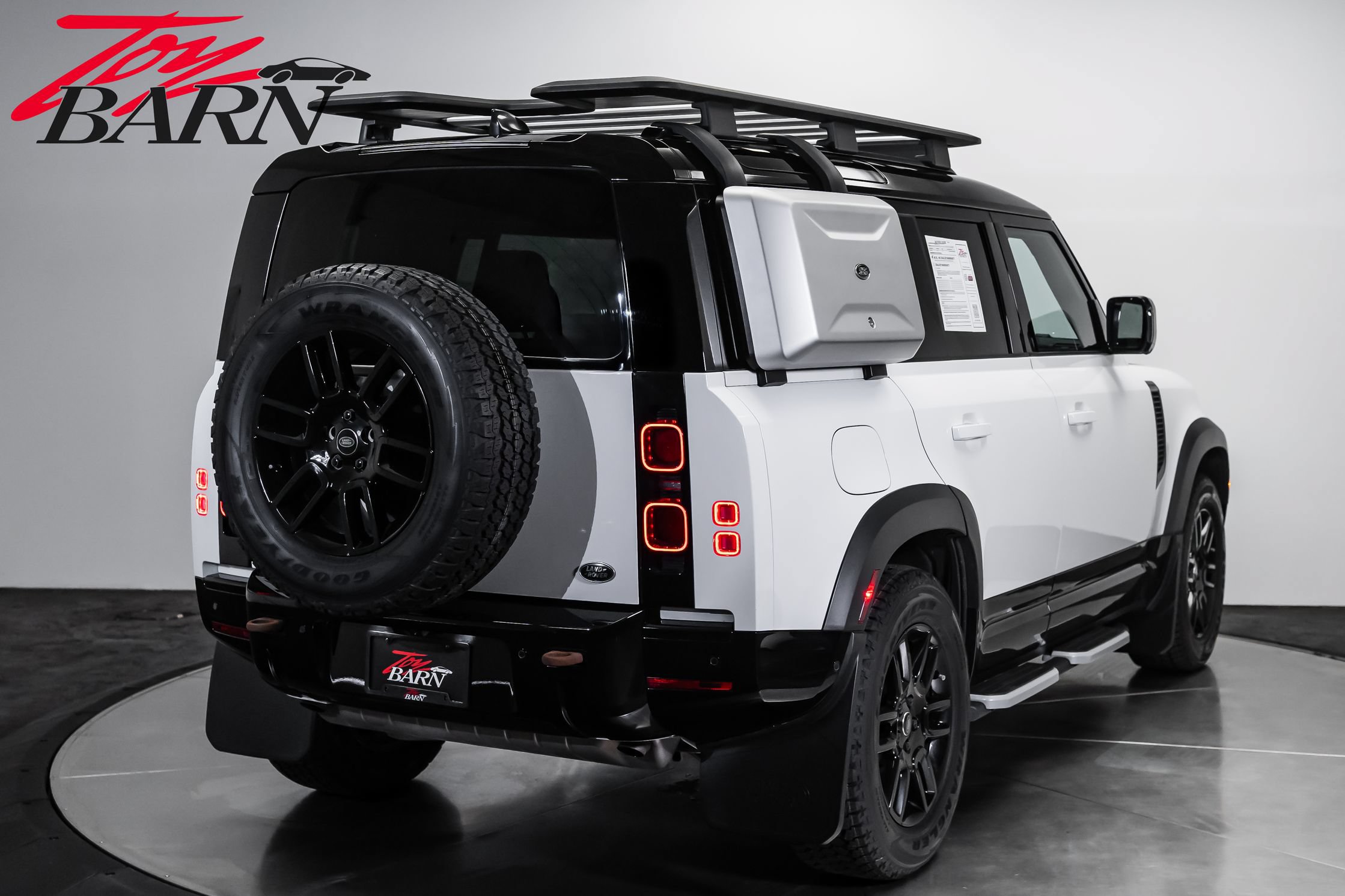 Used 2023 Land Rover Defender 110 X-Dynamic SE AWD/4WD image 5