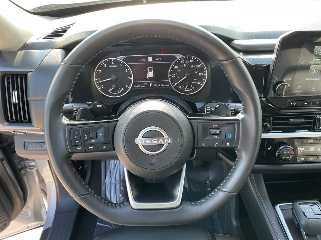 Used 2025 Nissan Pathfinder SL AWD/4WD image 13