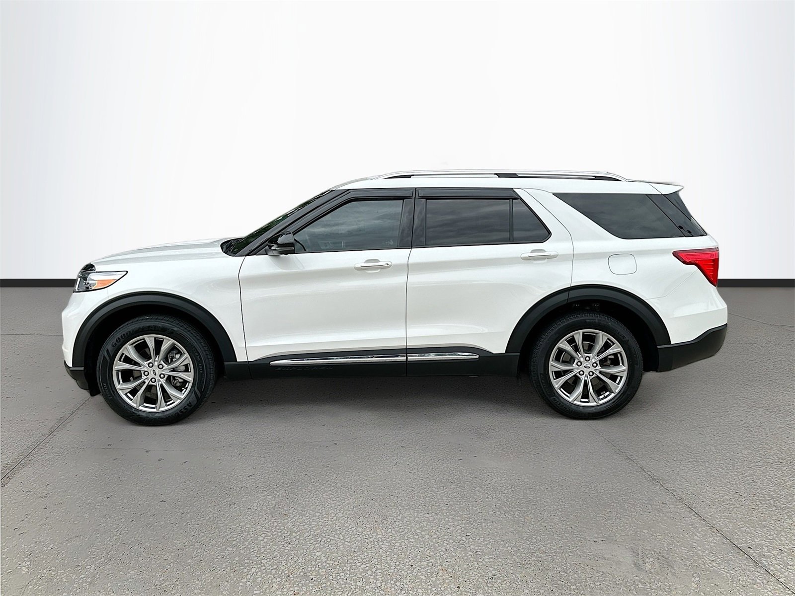 Used 2022 Ford Explorer Limited w/ Equipment Group 301A image 4