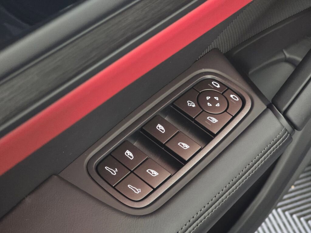 New 2026 Porsche Cayenne GTS image 36