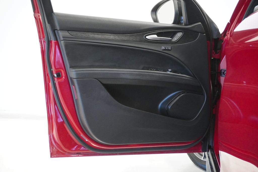 Used 2024 Alfa Romeo Stelvio Sprint image 12