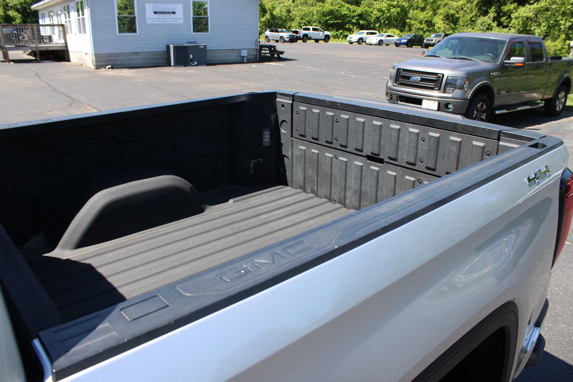 Used 2019 GMC Sierra 1500 SLT w/ SLT Premium Plus Package AWD/4WD image 8
