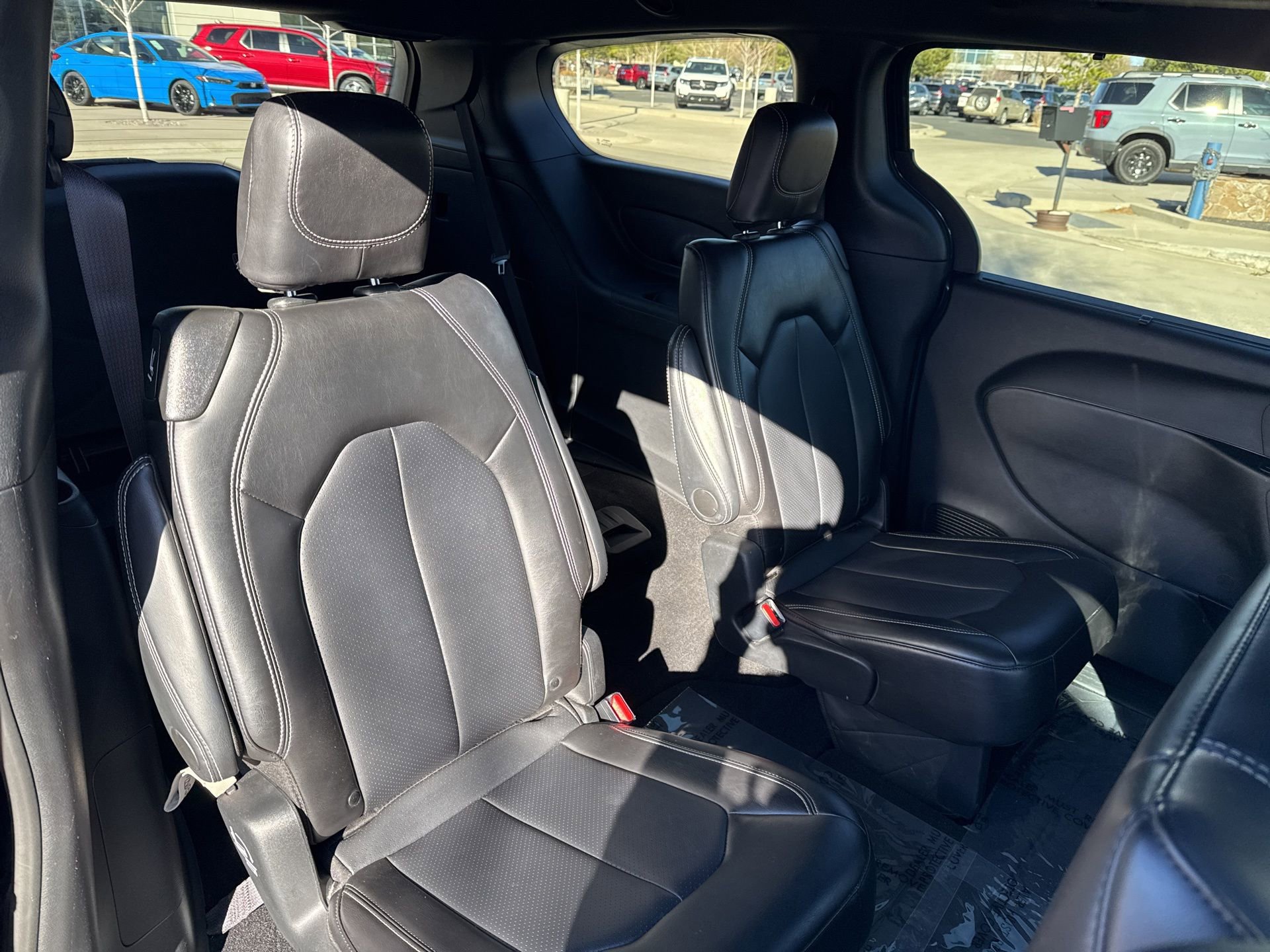 Used 2025 Chrysler Pacifica Select image 27