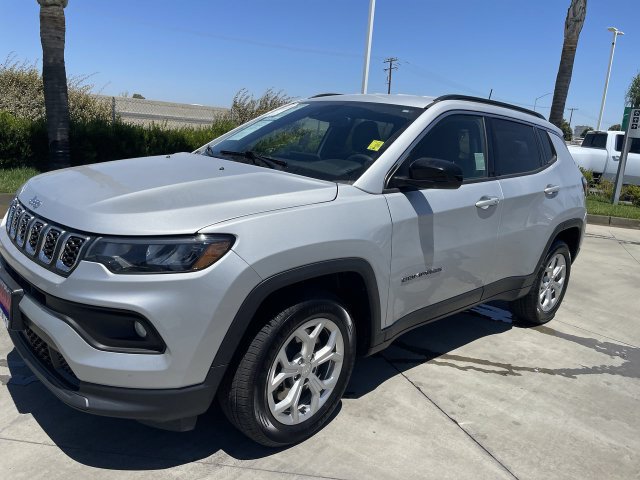 Used 2024 Jeep Compass Latitude AWD/4WD image 4