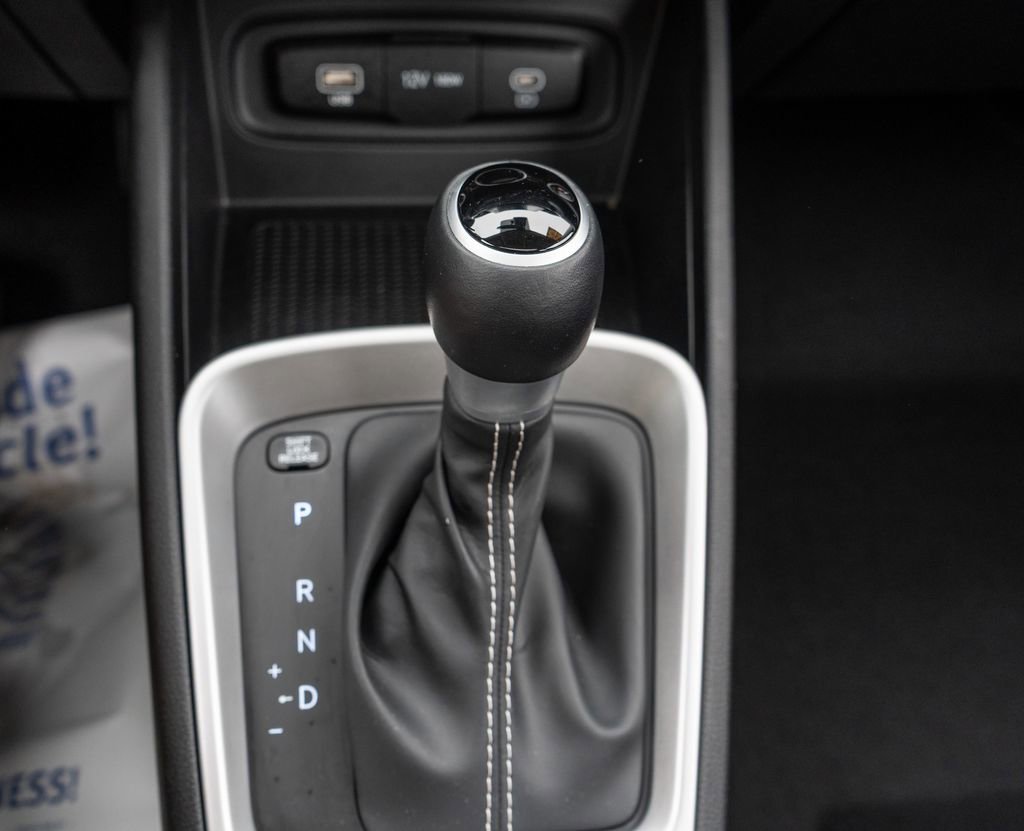 Certified 2023 Hyundai Venue SEL image 25