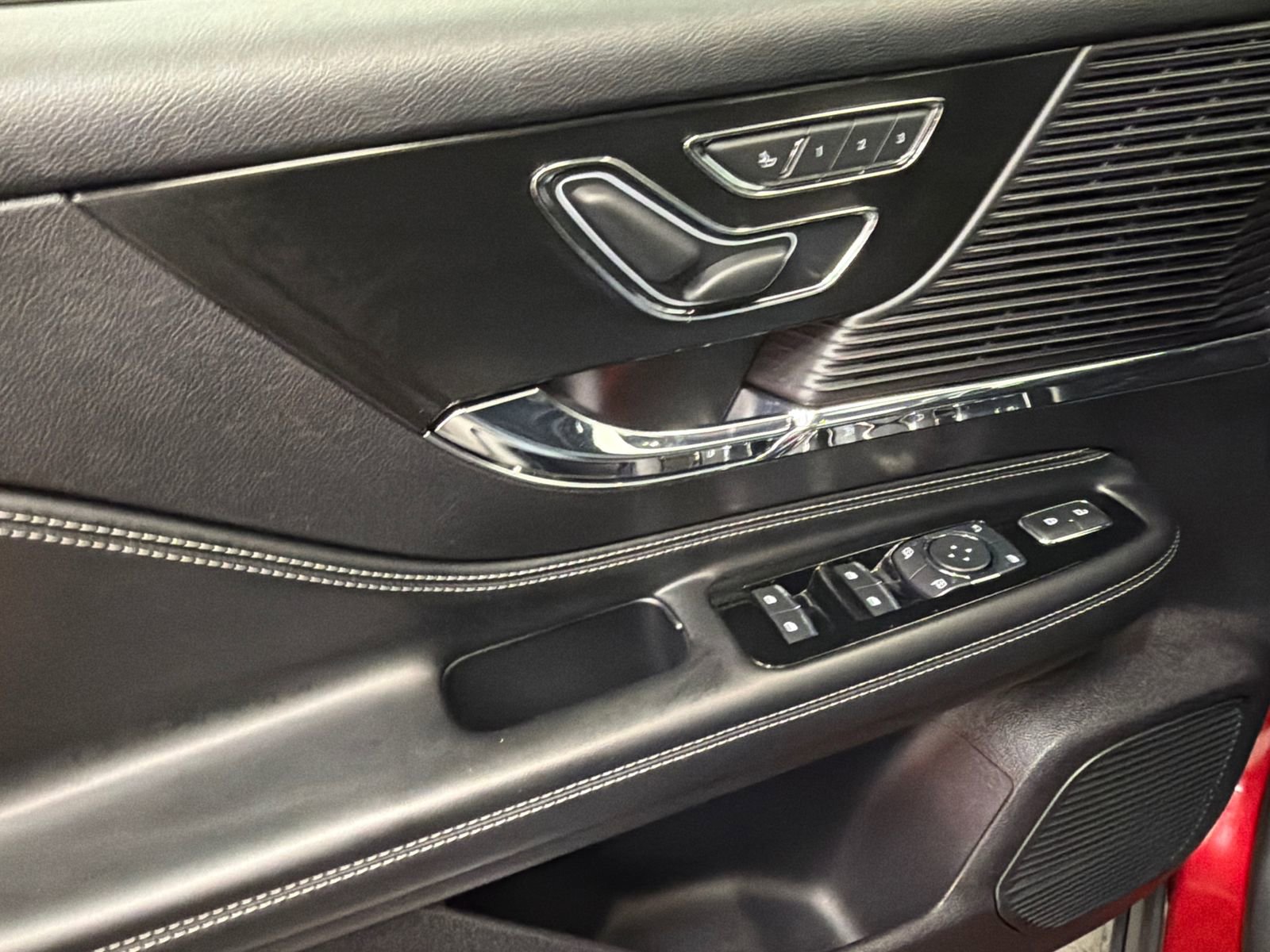 Used 2022 Lincoln Corsair AWD w/ Premium Package image 34