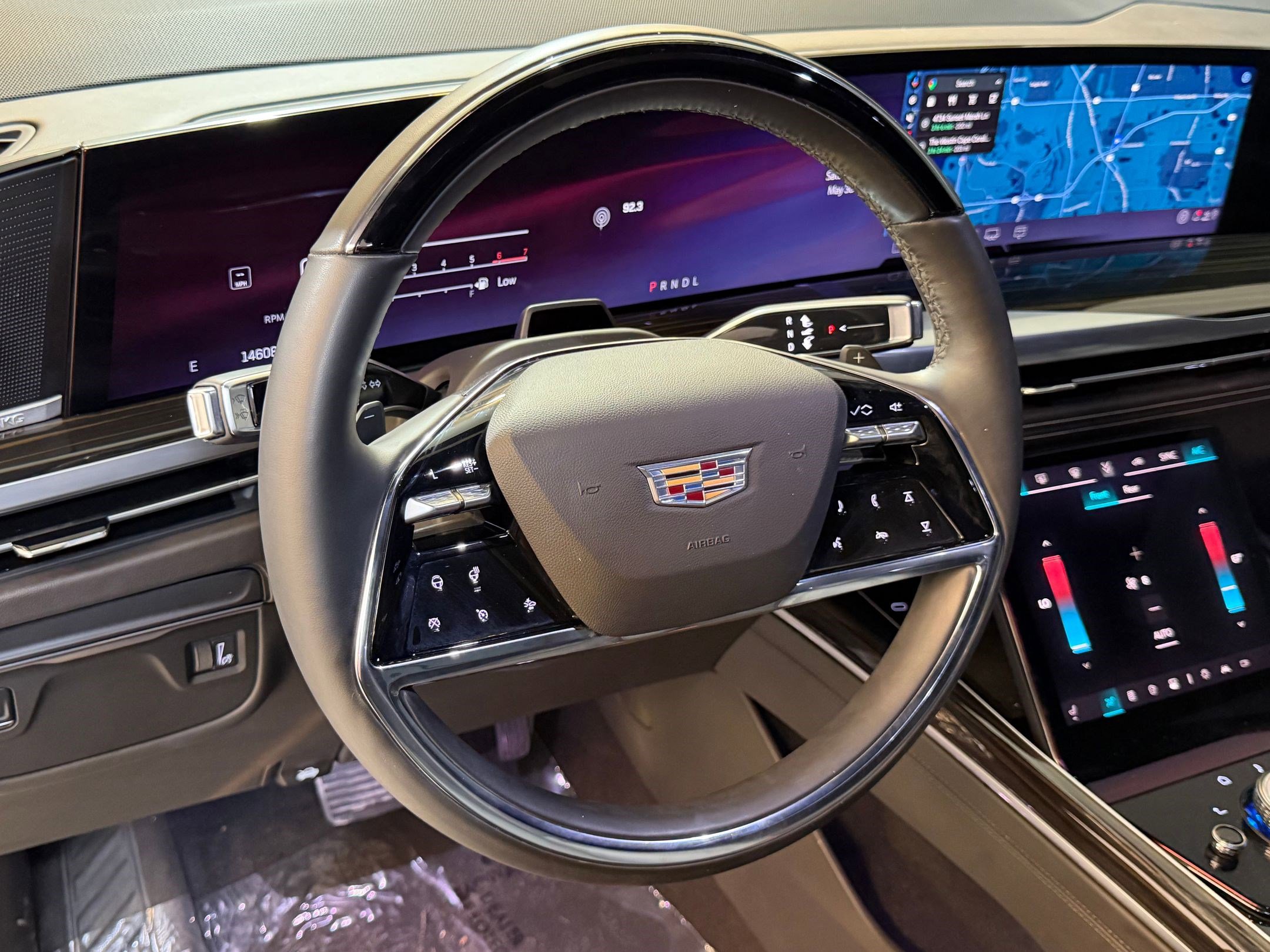 Used 2025 Cadillac Escalade ESV Luxury RWD image 13