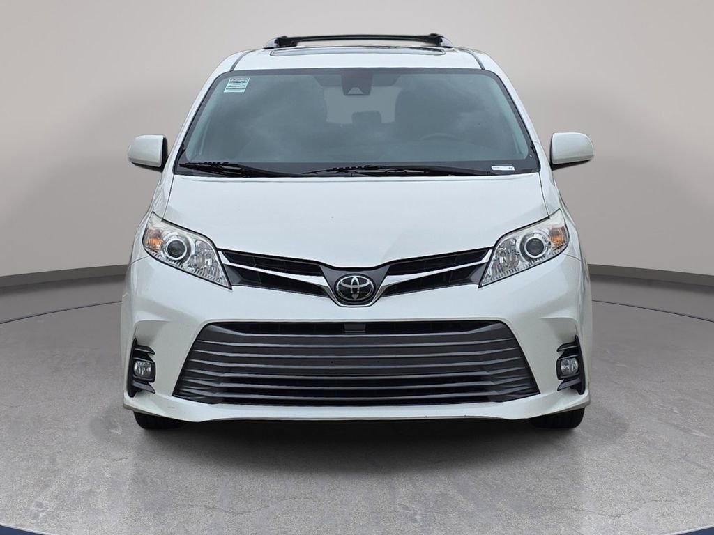 Used 2019 Toyota Sienna XLE w/ XLE Navigation Package image 3