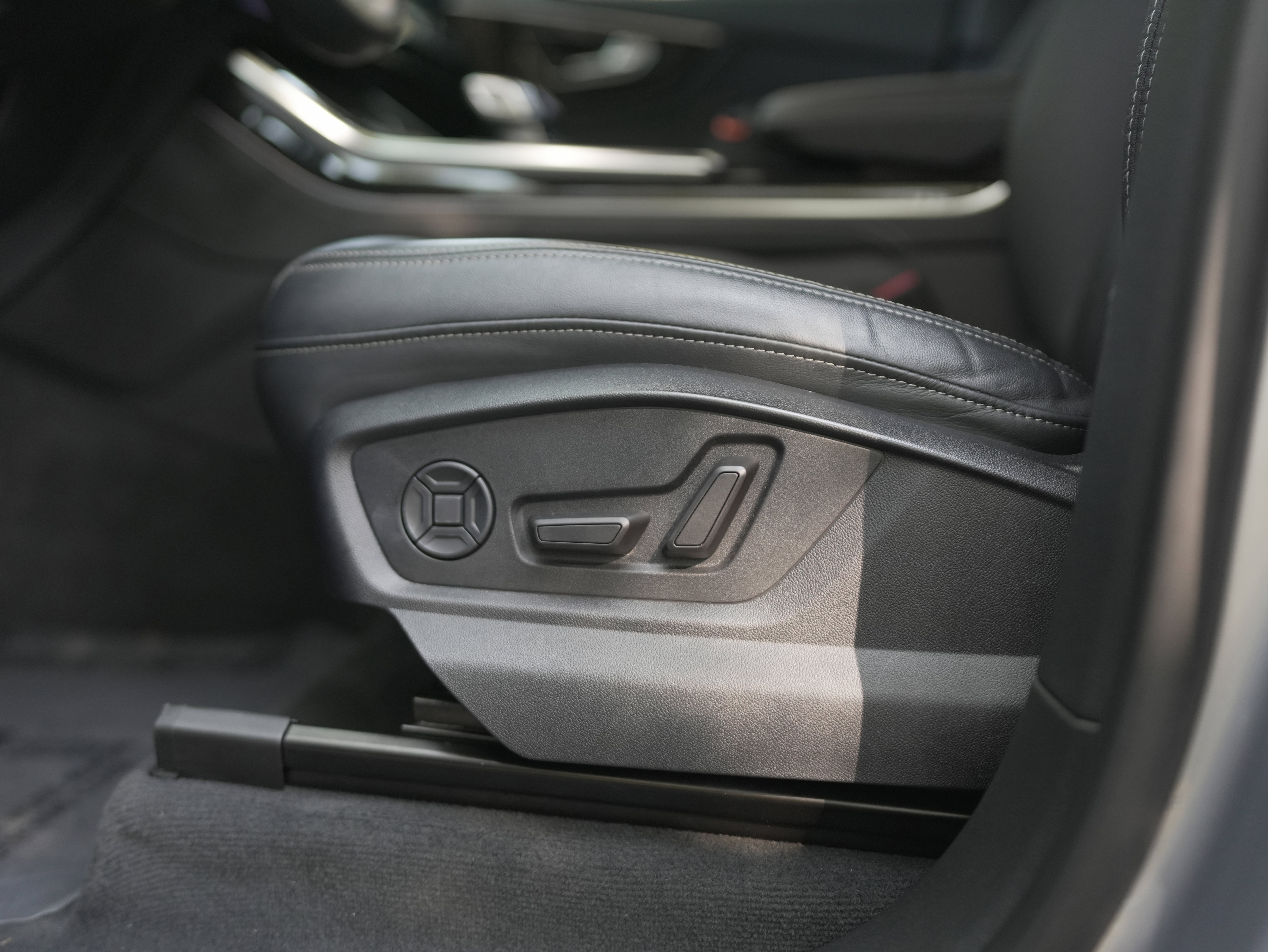 Used 2022 Audi Q8 Premium Plus w/ Premium Plus Package image 26