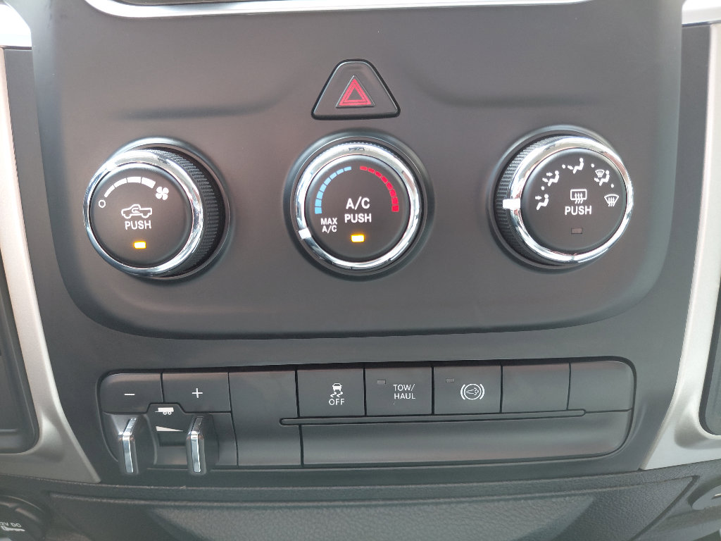 Used 2016 RAM 2500 SLT AWD/4WD image 18